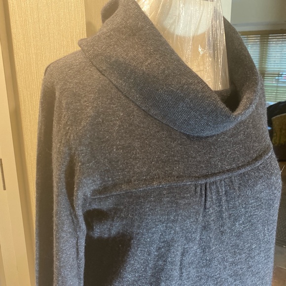BCBG sweater - Picture 2 of 4